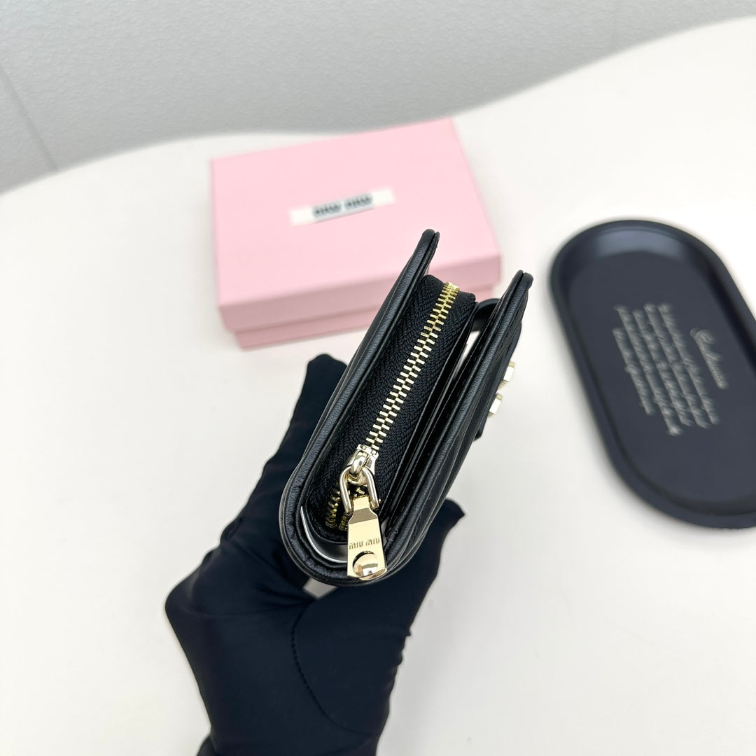 New MIU in stock, new sheepskin pleated Miu fold wallet for women, fresh and sweet wallet for girls, large capacity