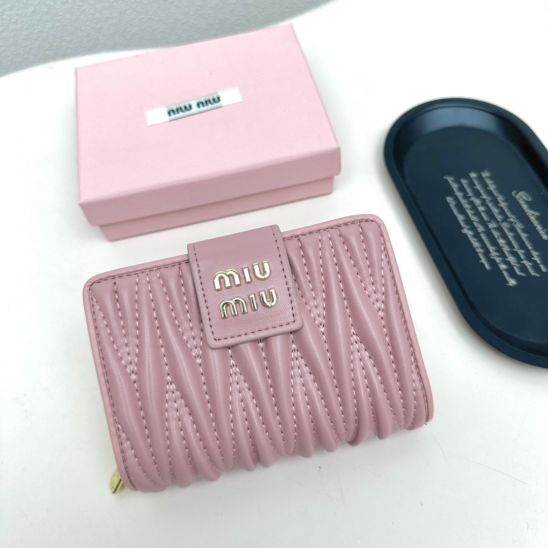 New MIU in stock, new sheepskin pleated Miu fold wallet for women, fresh and sweet wallet for girls, large capacity