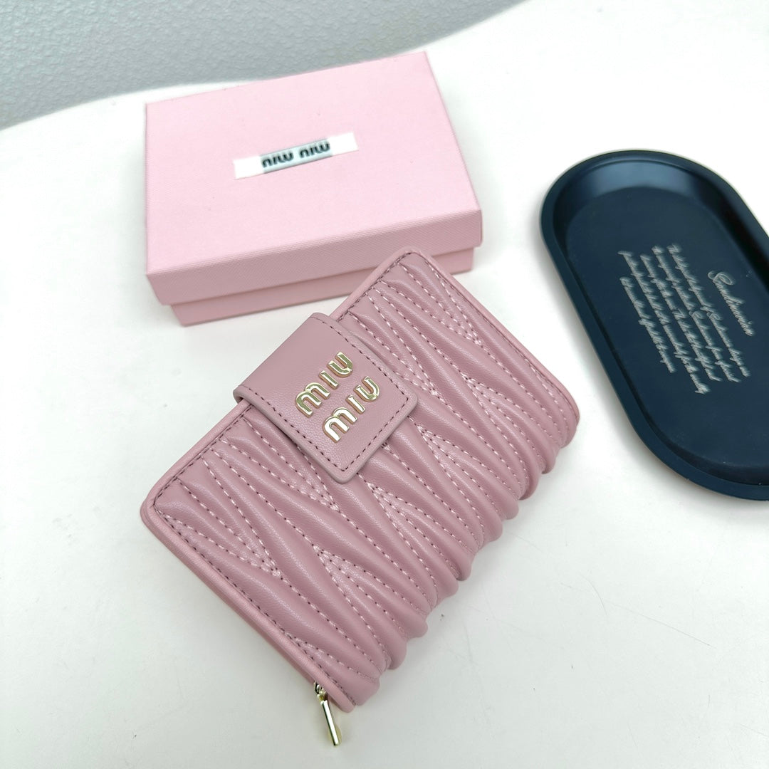 New MIU in stock, new sheepskin pleated Miu fold wallet for women, fresh and sweet wallet for girls, large capacity