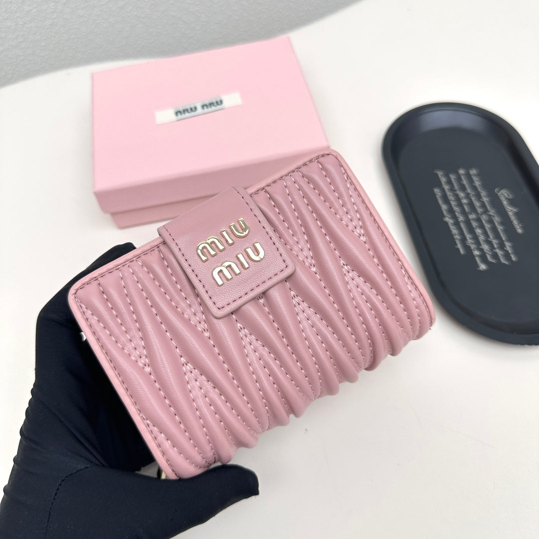 New MIU in stock, new sheepskin pleated Miu fold wallet for women, fresh and sweet wallet for girls, large capacity