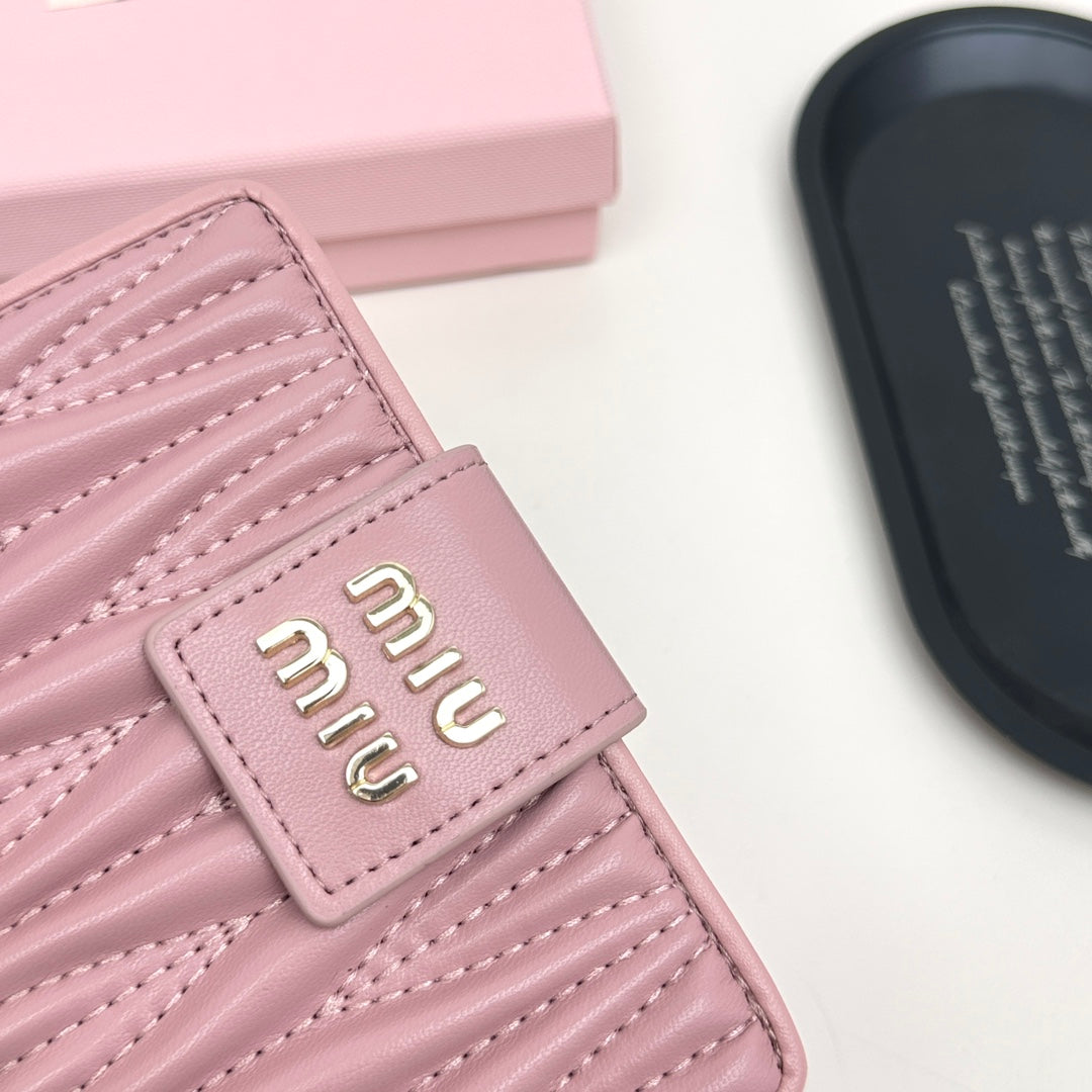 New MIU in stock, new sheepskin pleated Miu fold wallet for women, fresh and sweet wallet for girls, large capacity