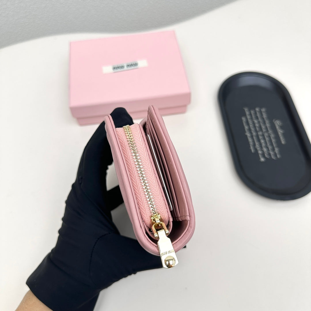 New MIU in stock, new sheepskin pleated Miu fold wallet for women, fresh and sweet wallet for girls, large capacity