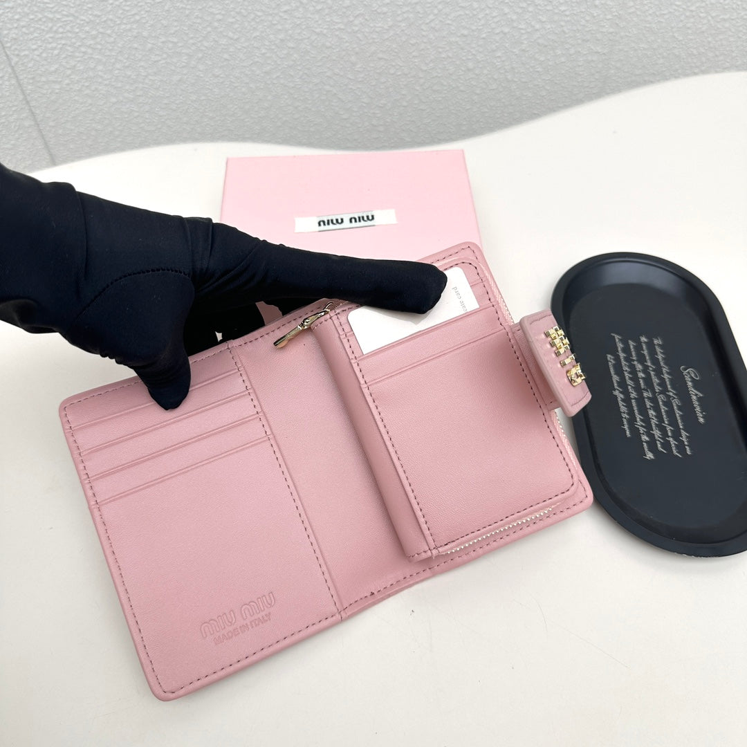 New MIU in stock, new sheepskin pleated Miu fold wallet for women, fresh and sweet wallet for girls, large capacity