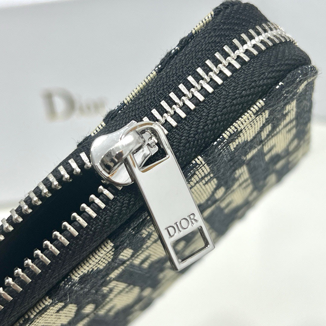 New retro men's long zipper handbag with large capacity and multiple card slots wallet