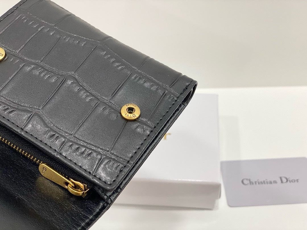 New European and American simple and versatile folding wallet with multiple card slots and buckle for women's short wallet