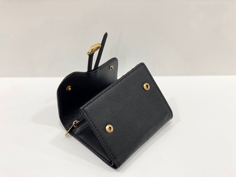 New European and American simple and versatile folding wallet with multiple card slots and buckle for women's short wallet