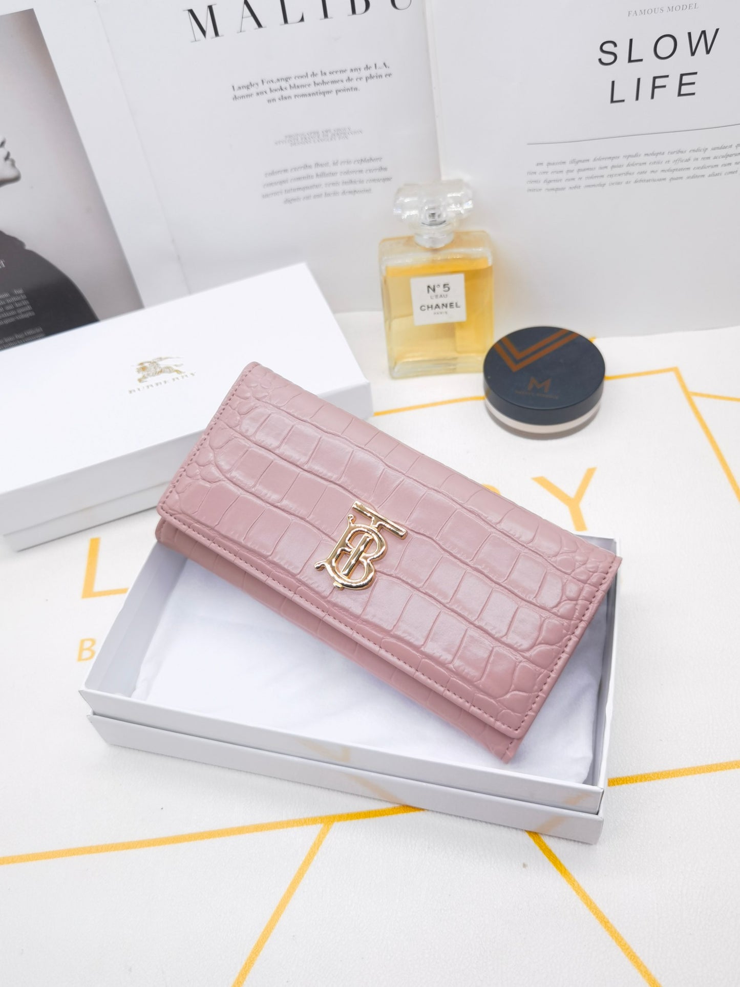 New Fashionable Simple B Home Embossed Light Luxury Women's Long Flip Card Large Capacity Wallet