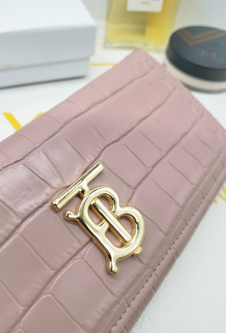 New Fashionable Simple B Home Embossed Light Luxury Women's Long Flip Card Large Capacity Wallet