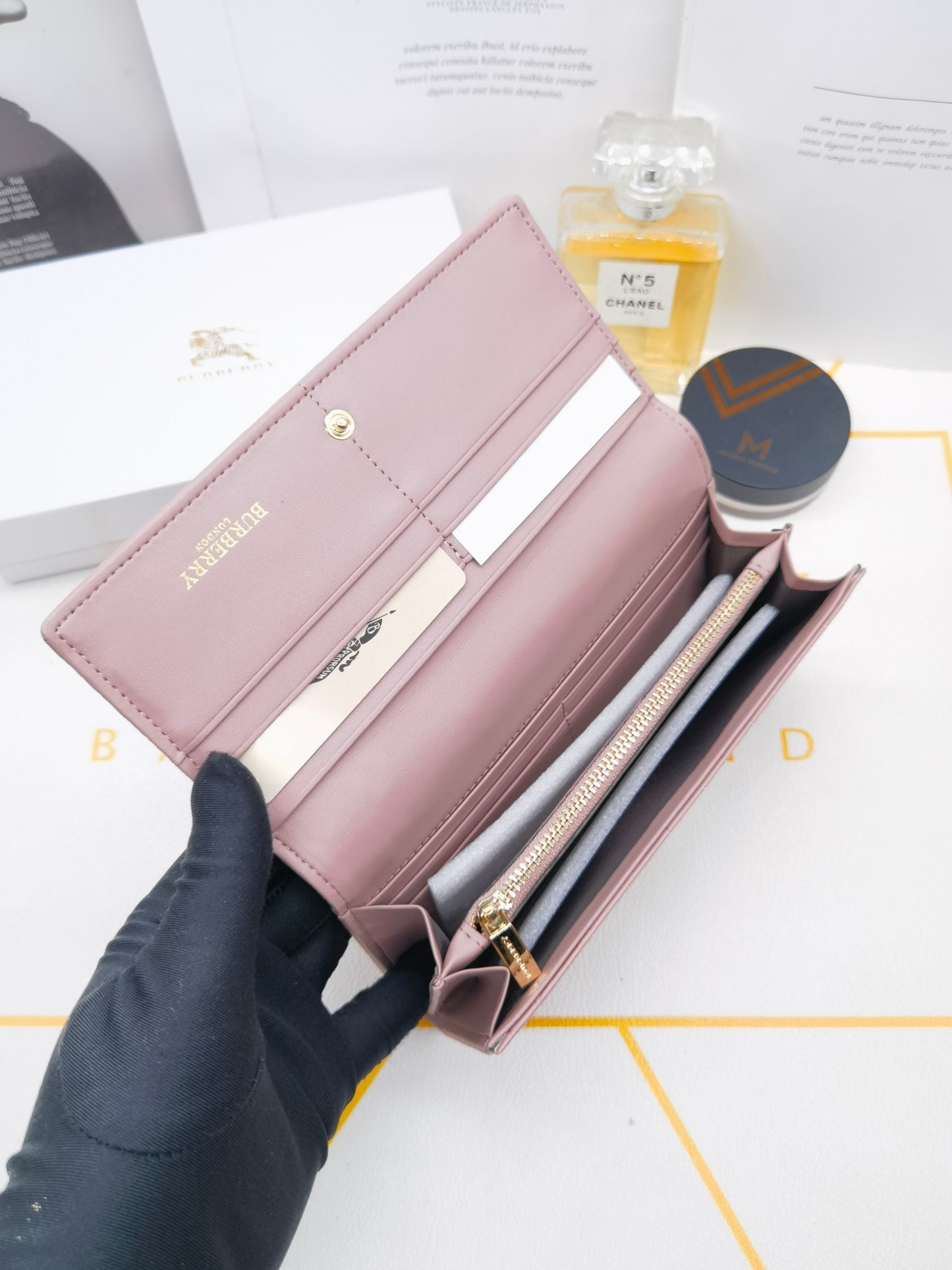 New Fashionable Simple B Home Embossed Light Luxury Women's Long Flip Card Large Capacity Wallet