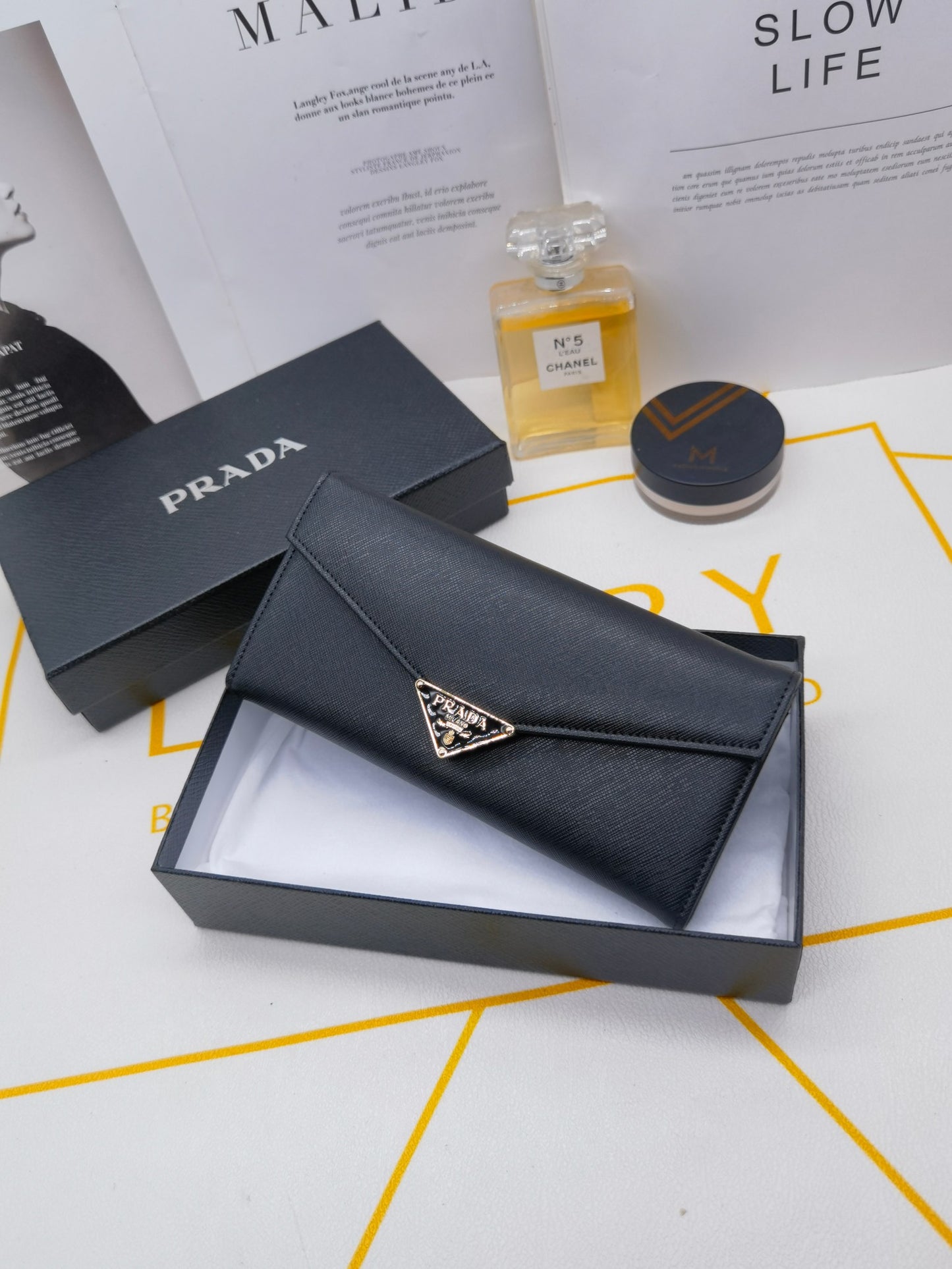 New Fashionable and Versatile Saffiano Light Luxury Women's Long Flip Card Large Capacity Wallet