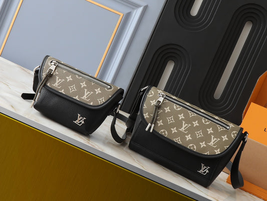 New high-quality grain leather Monogram black patchwork vintage men's shoulder crossbody bag and mailman bag.