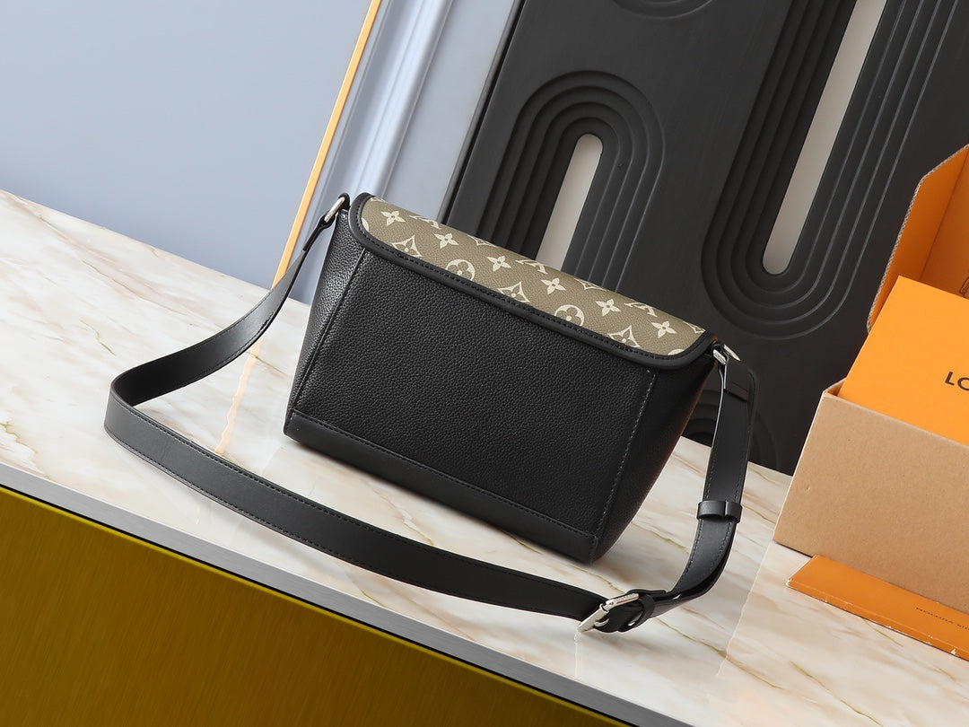 New high-quality grain leather Monogram black patchwork vintage men's shoulder crossbody bag and mailman bag.