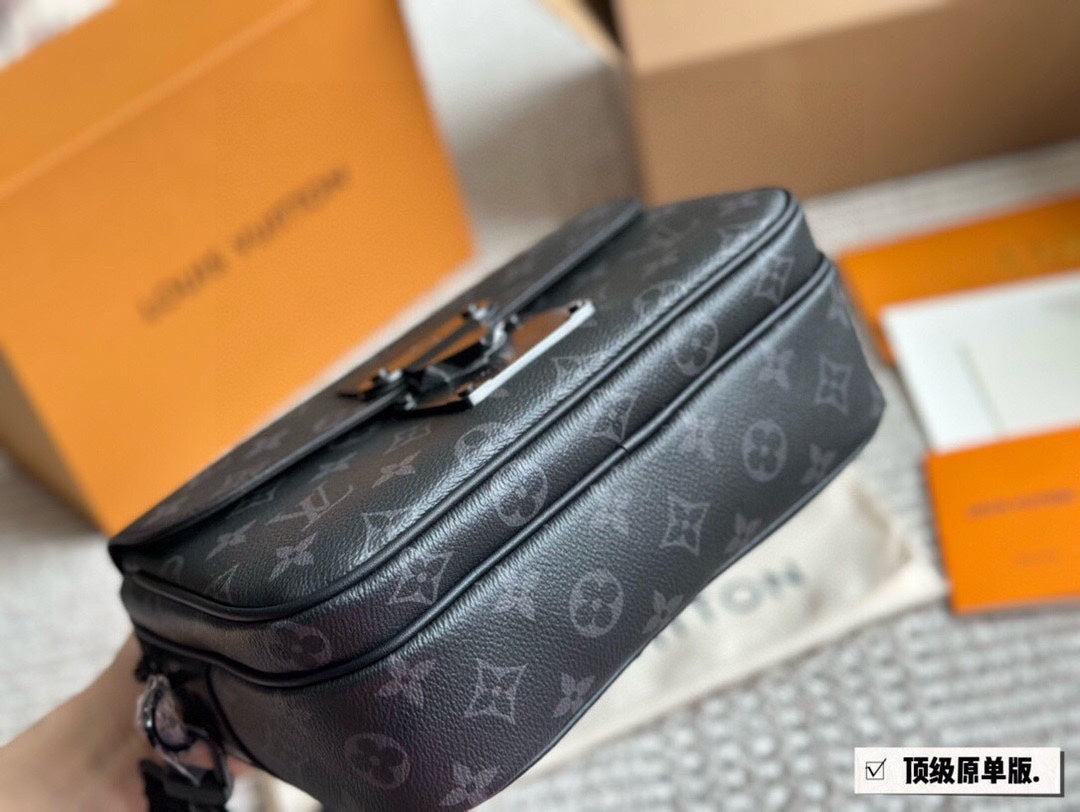 New  LOCK Men's Postman Bag