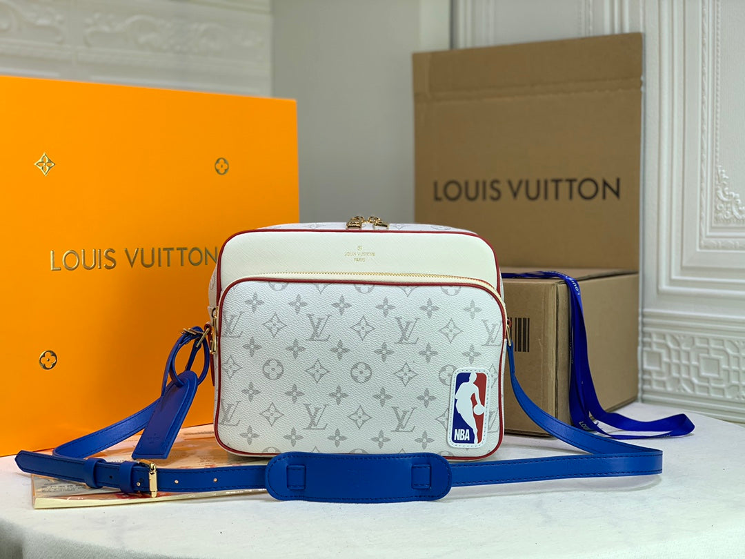 New Fashionable, Casual, Versatile, Classic Old Flower Men's Crossbody Bag, Shoulder Bag, NBA Co branded Postman Bag