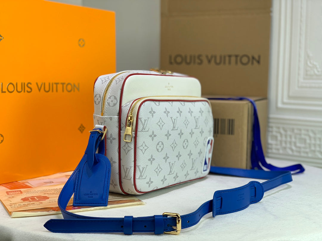 New Fashionable, Casual, Versatile, Classic Old Flower Men's Crossbody Bag, Shoulder Bag, NBA Co branded Postman Bag