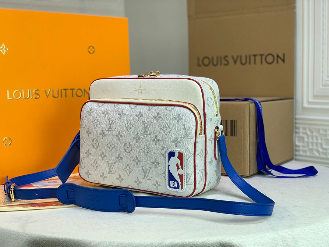 New Fashionable, Casual, Versatile, Classic Old Flower Men's Crossbody Bag, Shoulder Bag, NBA Co branded Postman Bag