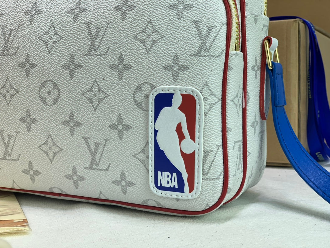 New Fashionable, Casual, Versatile, Classic Old Flower Men's Crossbody Bag, Shoulder Bag, NBA Co branded Postman Bag