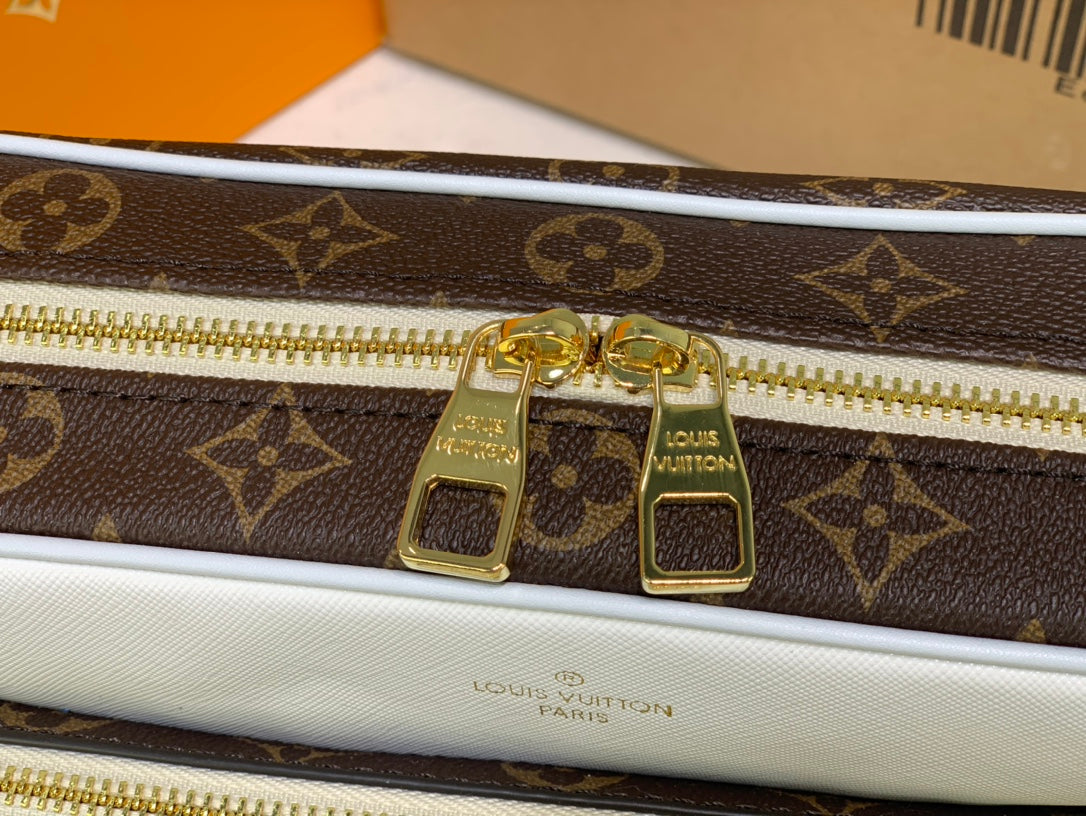 New Fashionable, Casual, Versatile, Classic Old Flower Men's Crossbody Bag, Shoulder Bag, NBA Co branded Postman Bag