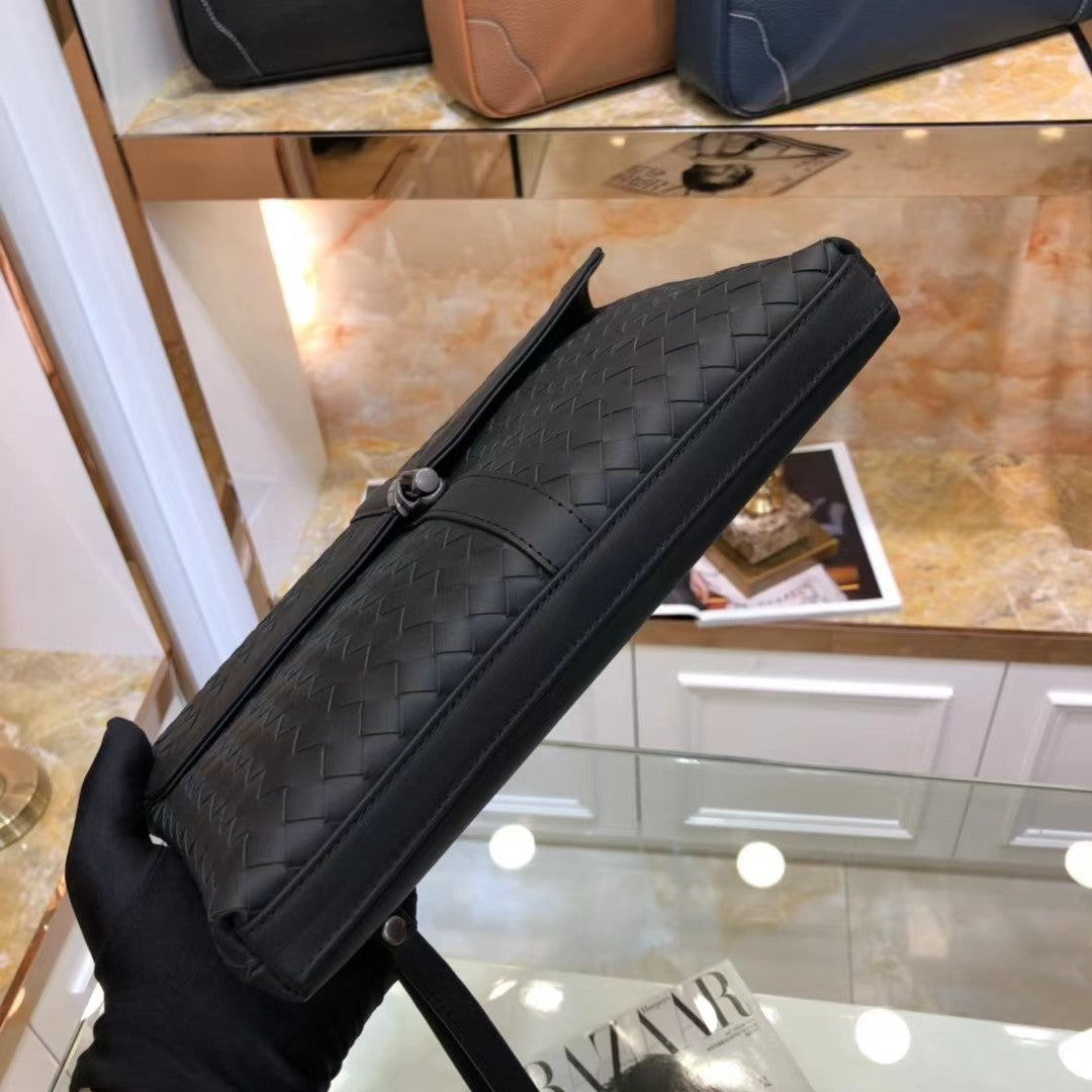 New Light Luxury European and American Fashion Leisure High Quality Tire Leather Large Flip Lock Braided Business Men's Handbag