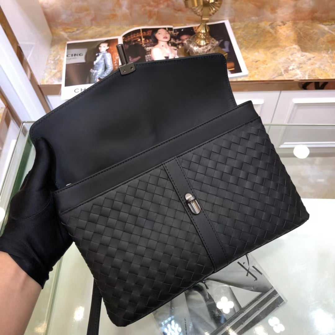 New Light Luxury European and American Fashion Leisure High Quality Tire Leather Large Flip Lock Braided Business Men's Handbag