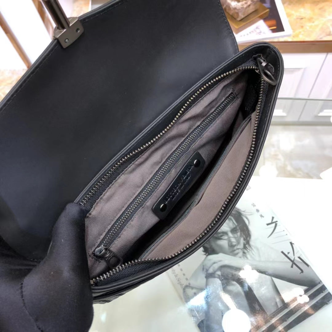 New Light Luxury European and American Fashion Leisure High Quality Tire Leather Large Flip Lock Braided Business Men's Handbag