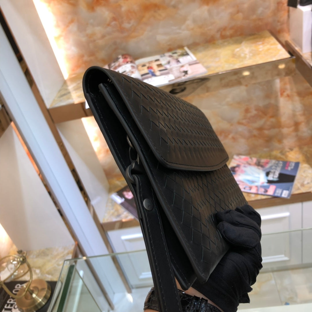 New Light Luxury European and American Fashion Leisure High Quality Tire Leather Large Flip Lock Braided Business Men's Handbag