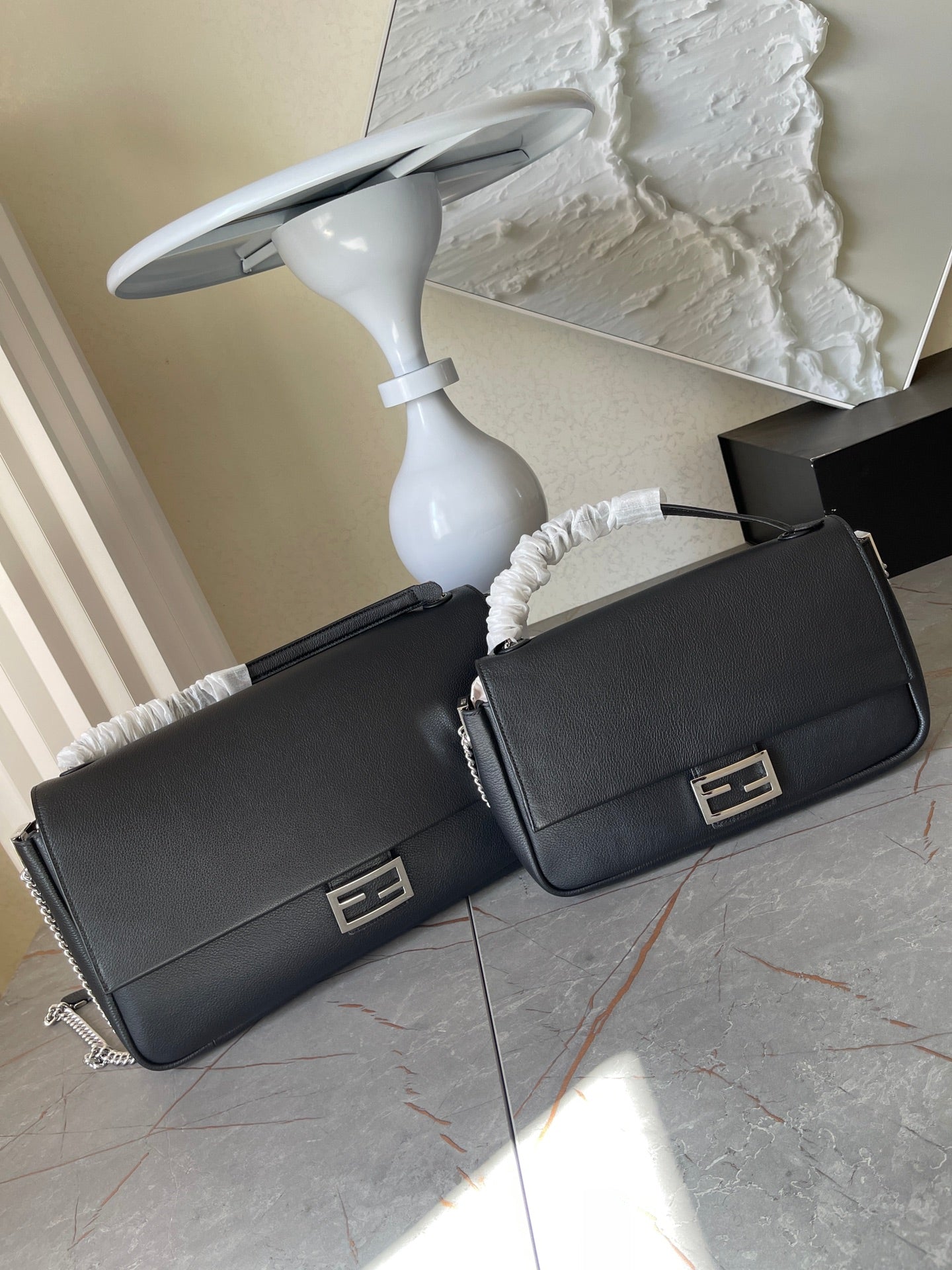 European and American high-quality new fashion trend Baguette light luxury cowhide handbag, single shoulder cross fashion women's bag