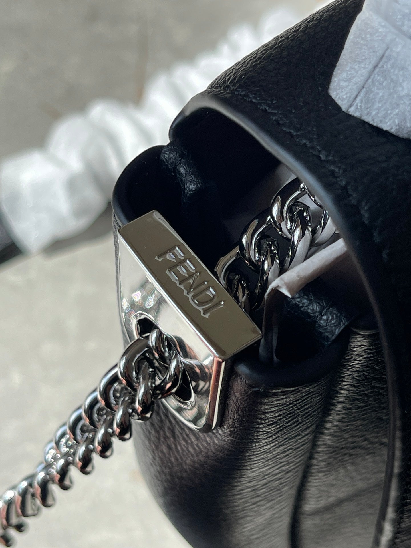 European and American high-quality new fashion trend Baguette light luxury cowhide handbag, single shoulder cross fashion women's bag