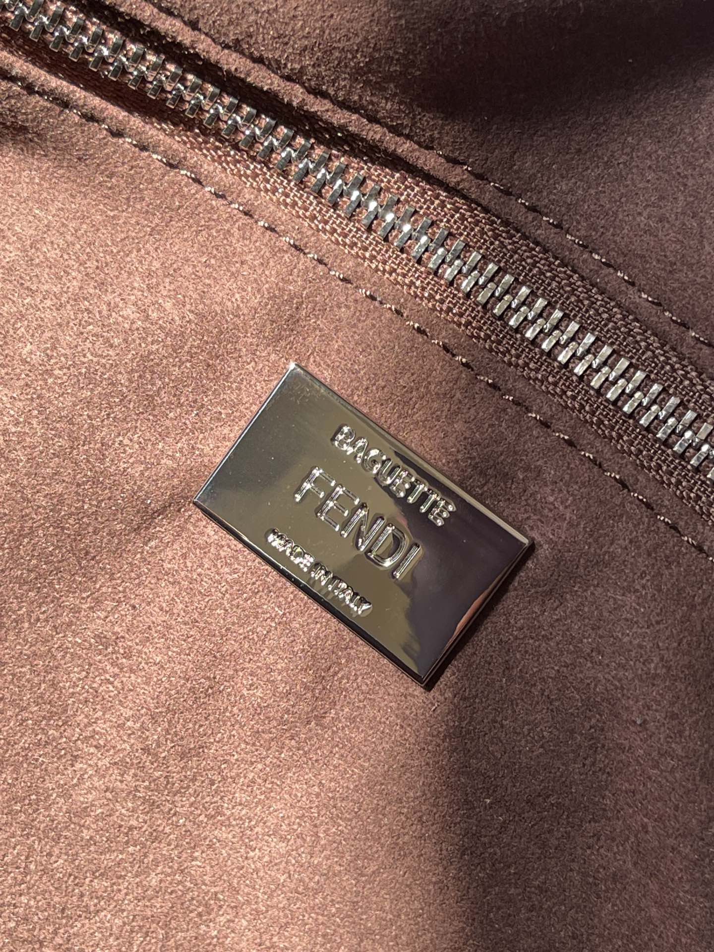 European and American high-quality new fashion trend Baguette light luxury cowhide handbag, single shoulder cross fashion women's bag