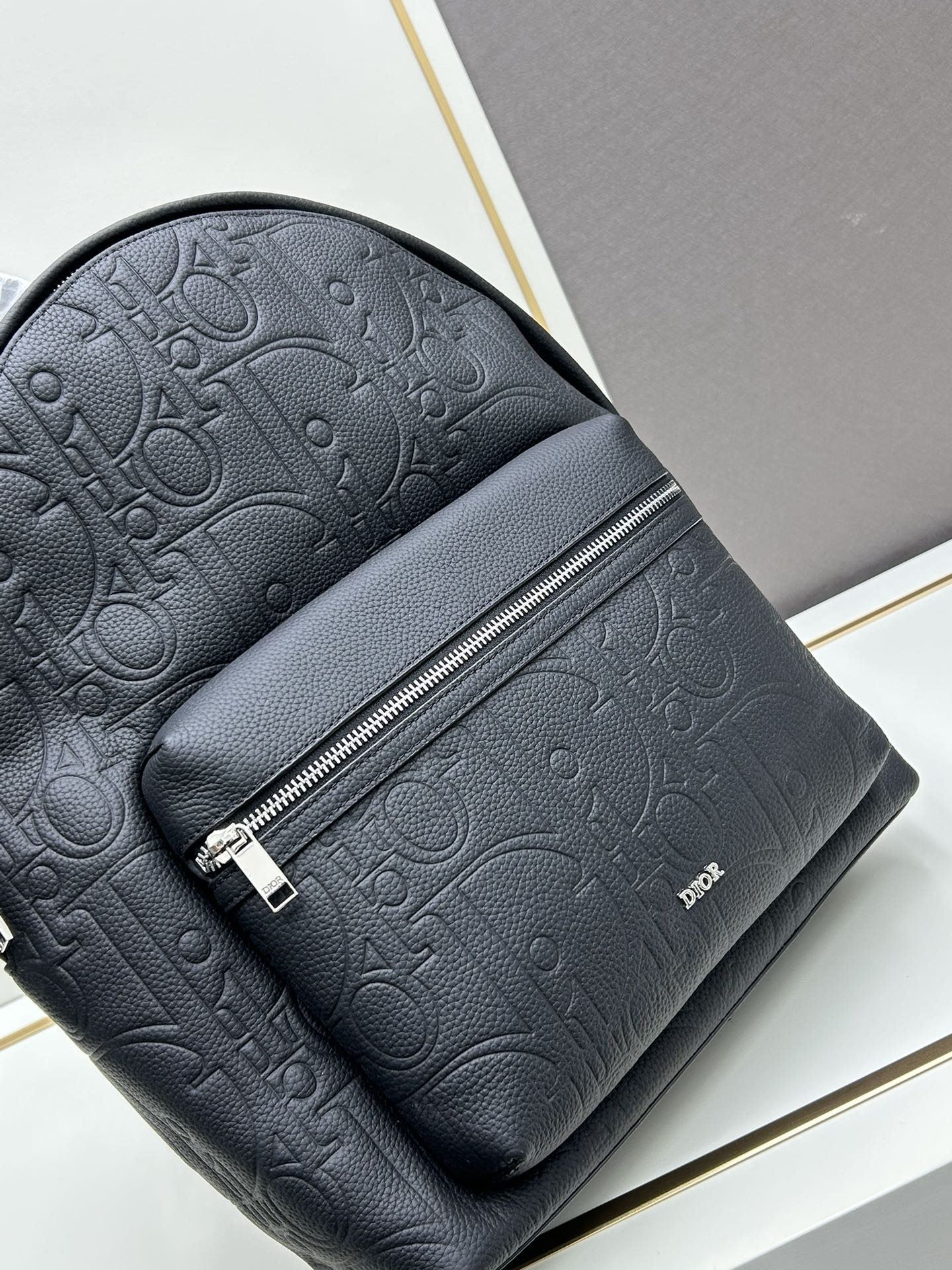 New D Family European and American Trendy Men's Embossed Double sided Grain Leather Zipper Backpack