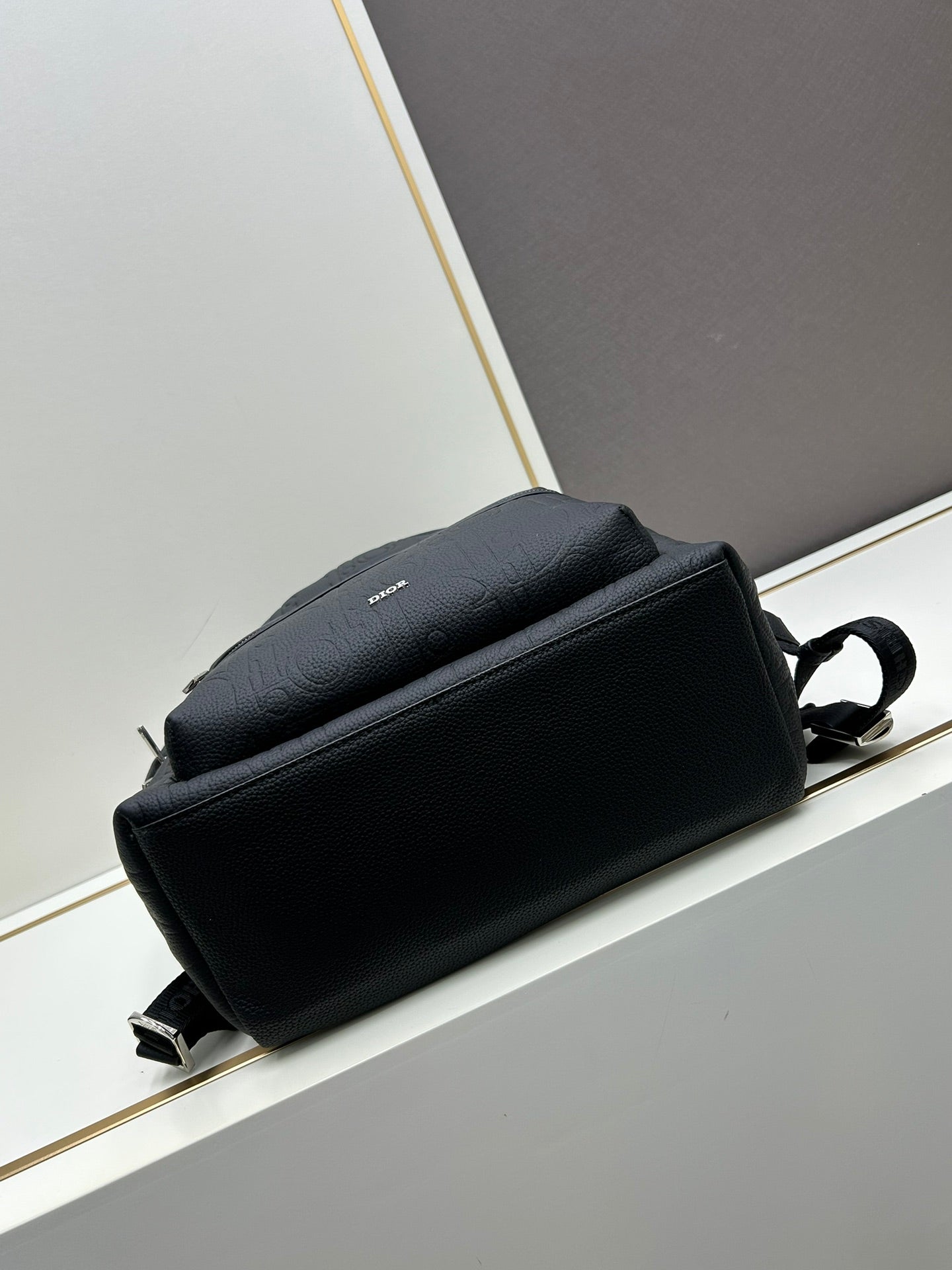 New D Family European and American Trendy Men's Embossed Double sided Grain Leather Zipper Backpack