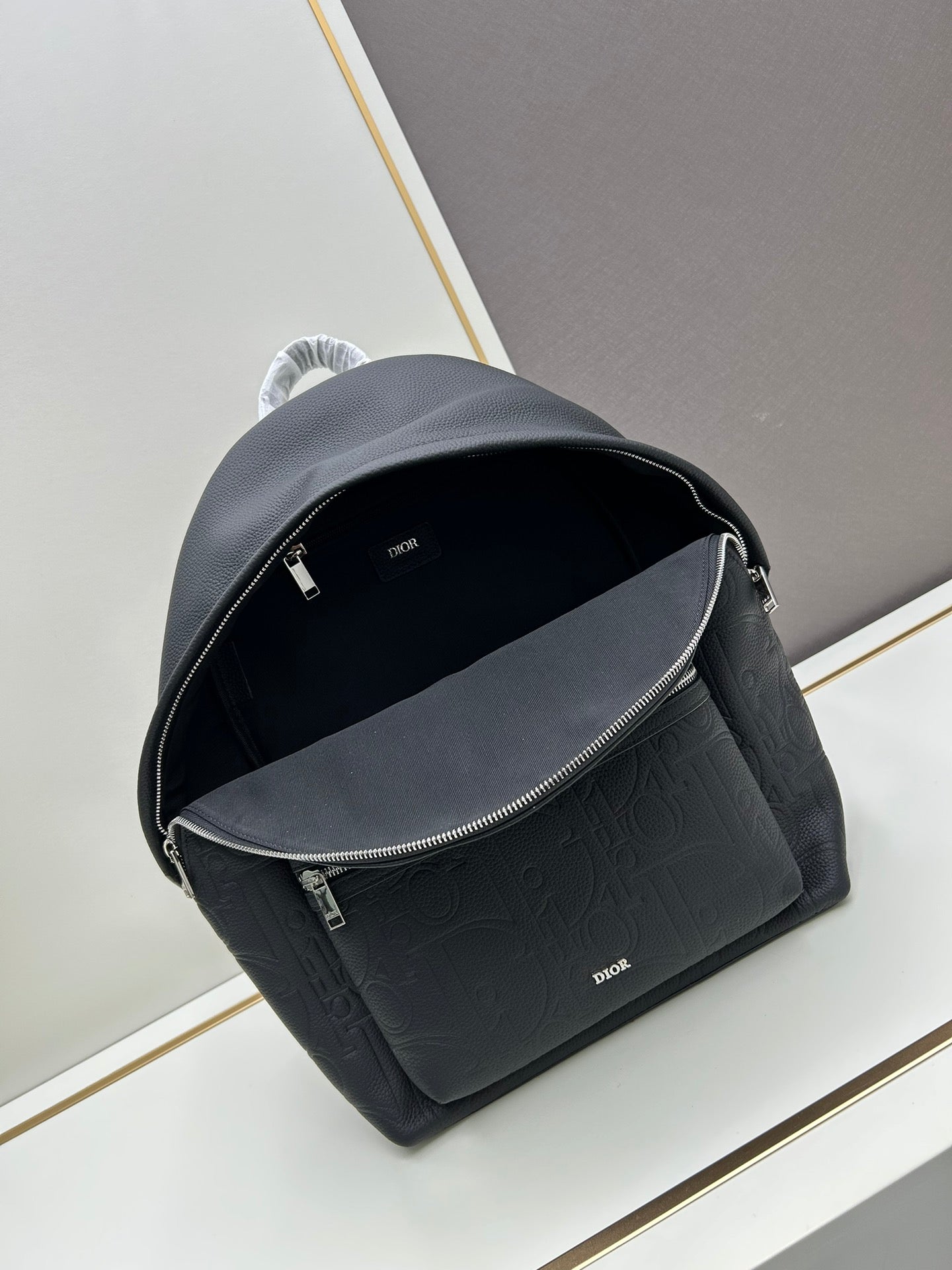 New D Family European and American Trendy Men's Embossed Double sided Grain Leather Zipper Backpack