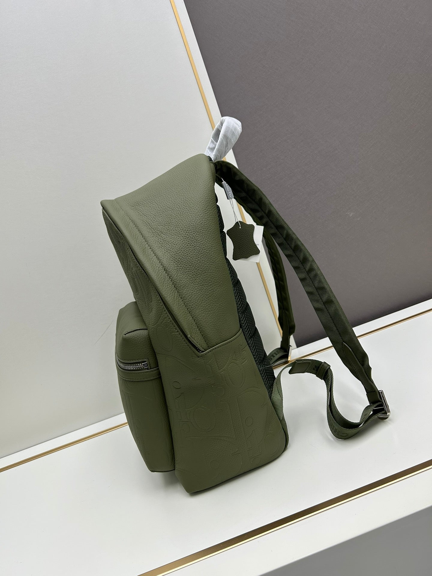 New D Family European and American Trendy Men's Embossed Double sided Grain Leather Zipper Backpack