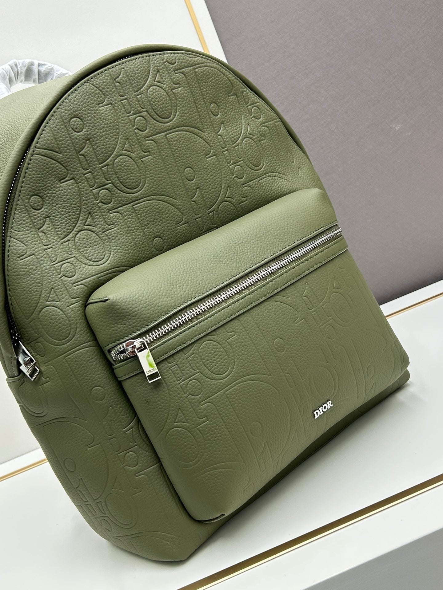 New D Family European and American Trendy Men's Embossed Double sided Grain Leather Zipper Backpack