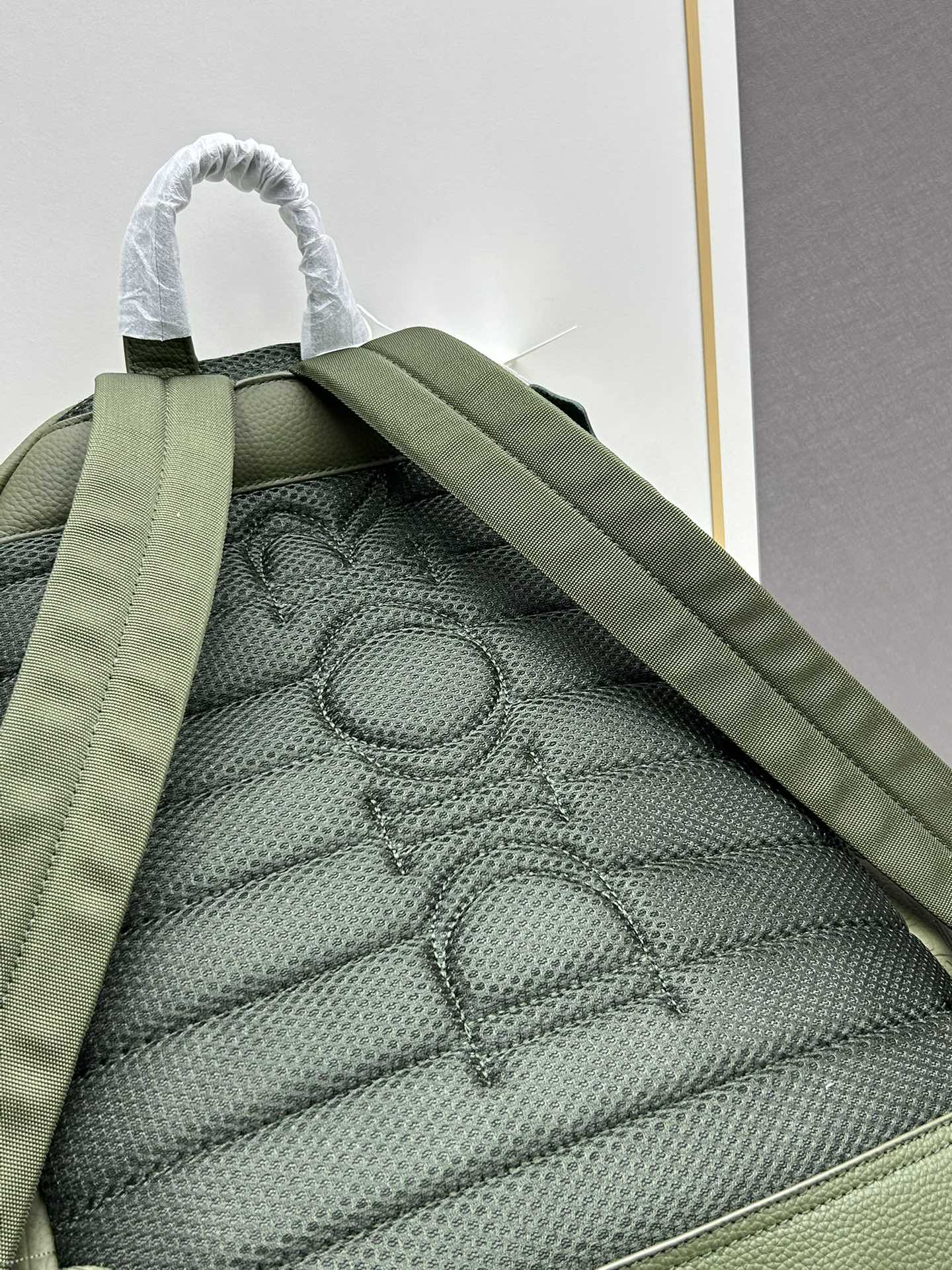 New D Family European and American Trendy Men's Embossed Double sided Grain Leather Zipper Backpack