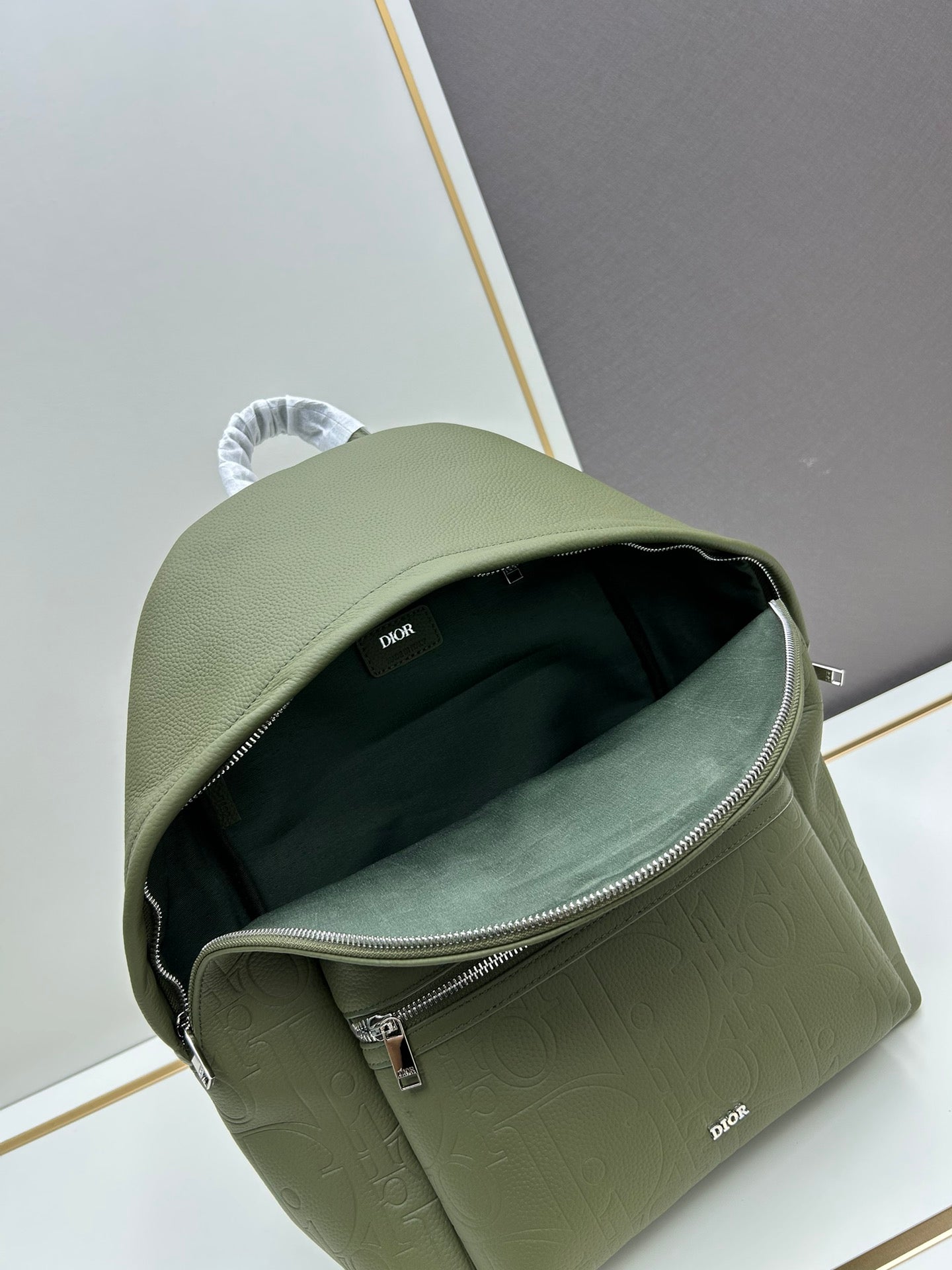 New D Family European and American Trendy Men's Embossed Double sided Grain Leather Zipper Backpack