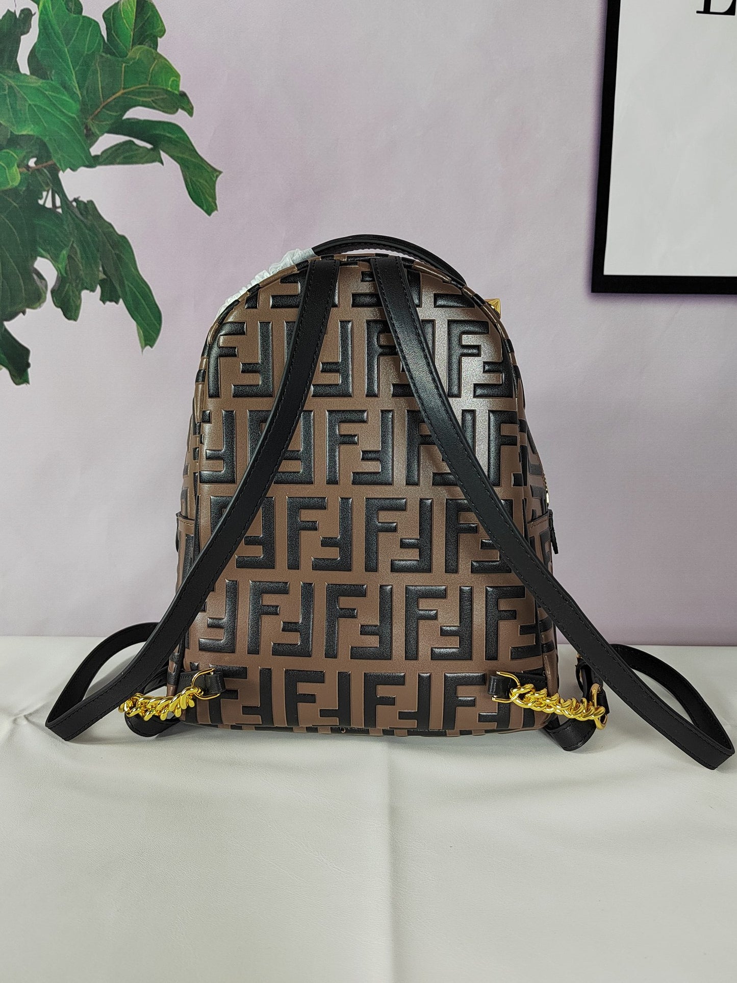 European and American new fashionable and versatile cowhide leather women's high-end feeling, vintage letters, double FF relief handbag backpack