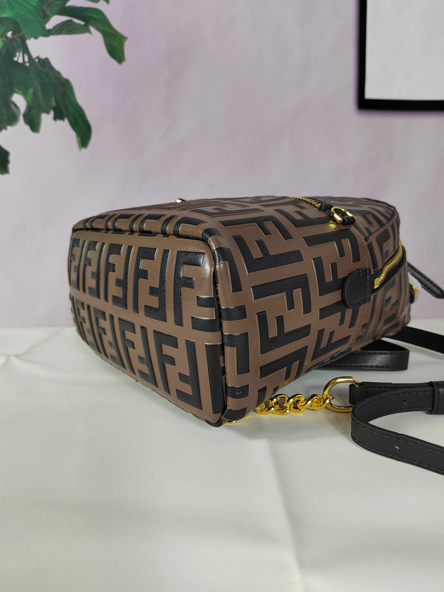 European and American new fashionable and versatile cowhide leather women's high-end feeling, vintage letters, double FF relief handbag backpack