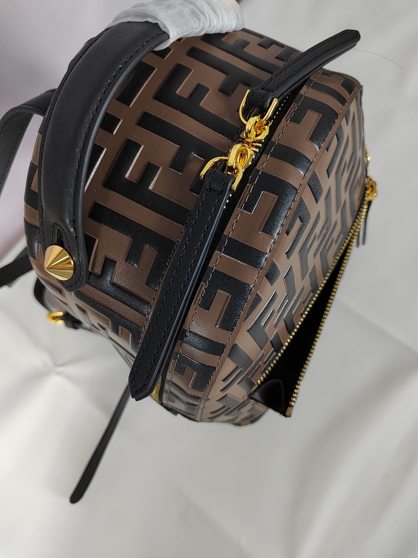 European and American new fashionable and versatile cowhide leather women's high-end feeling, vintage letters, double FF relief handbag backpack