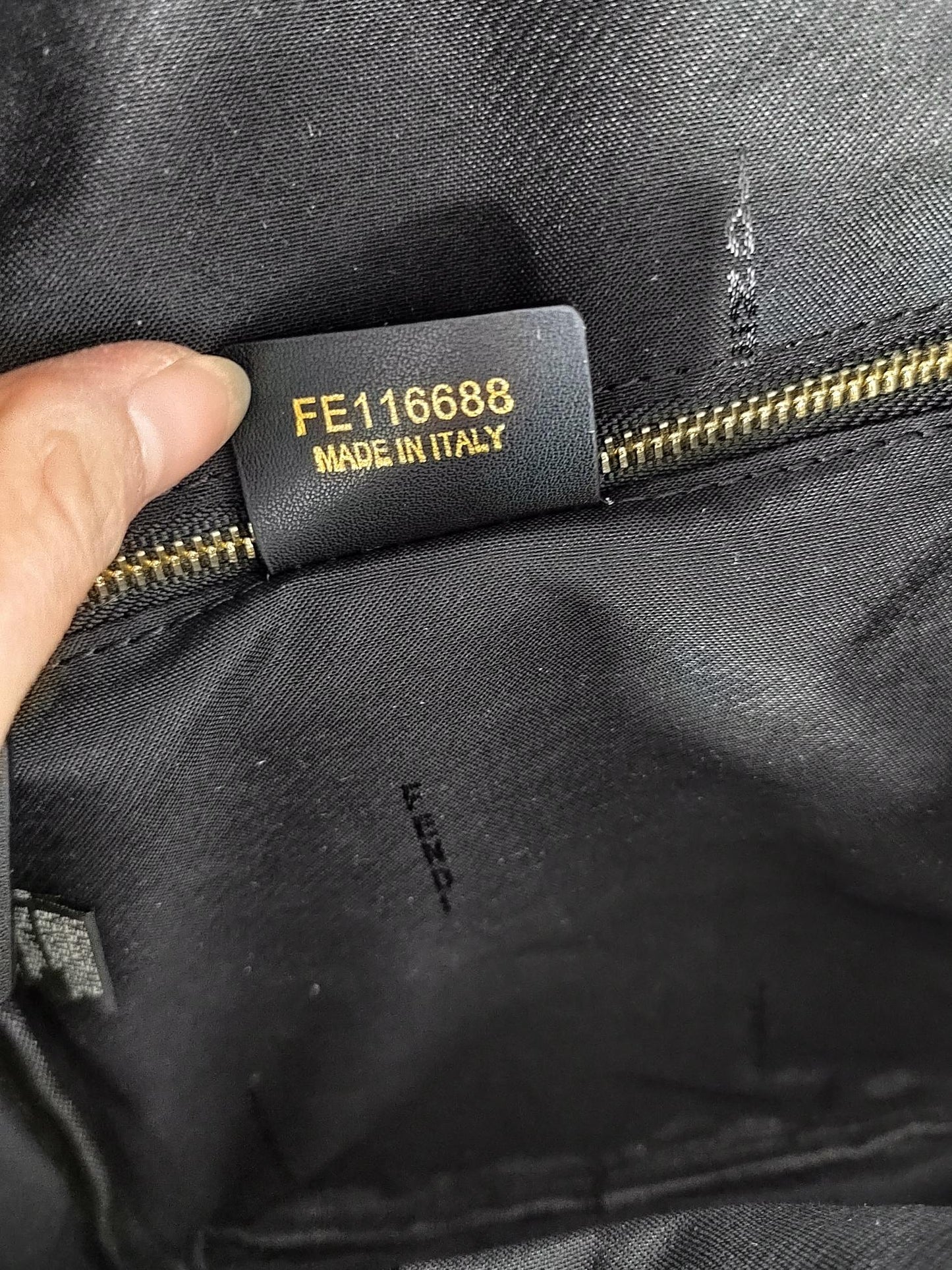 European and American new fashionable and versatile cowhide leather women's high-end feeling, vintage letters, double FF relief handbag backpack