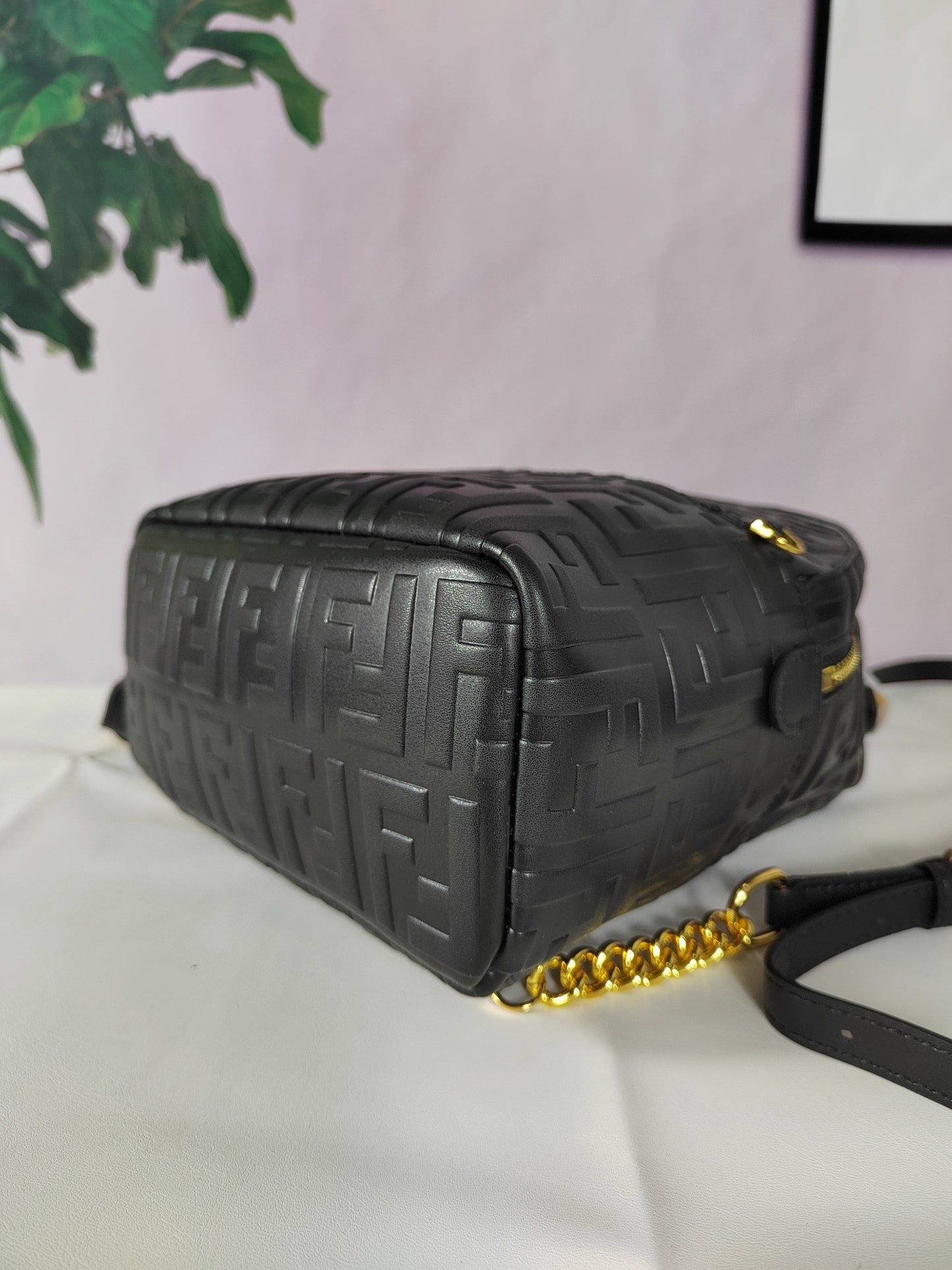 European and American new fashionable and versatile cowhide leather women's high-end feeling, vintage letters, double FF relief handbag backpack