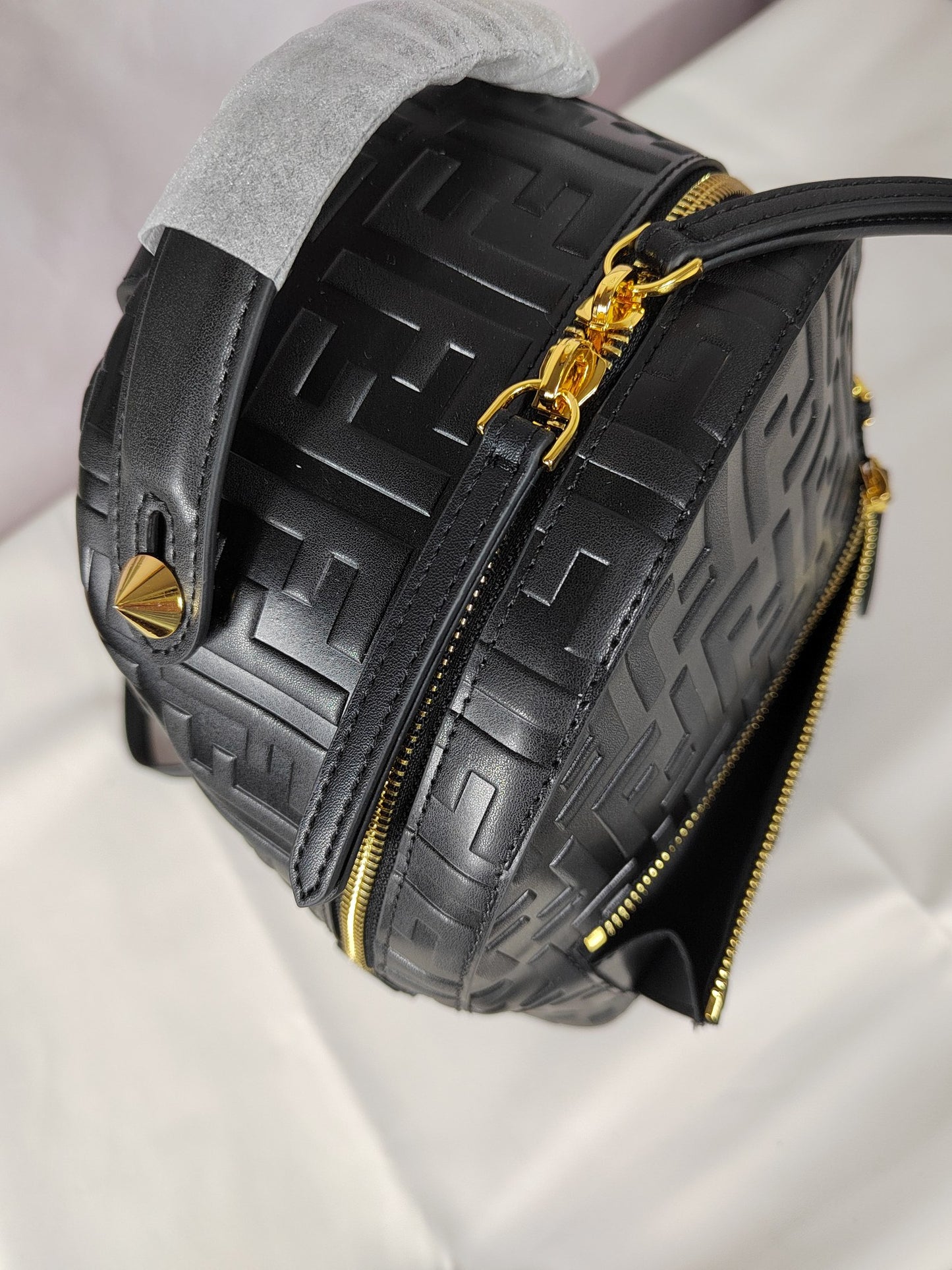 European and American new fashionable and versatile cowhide leather women's high-end feeling, vintage letters, double FF relief handbag backpack