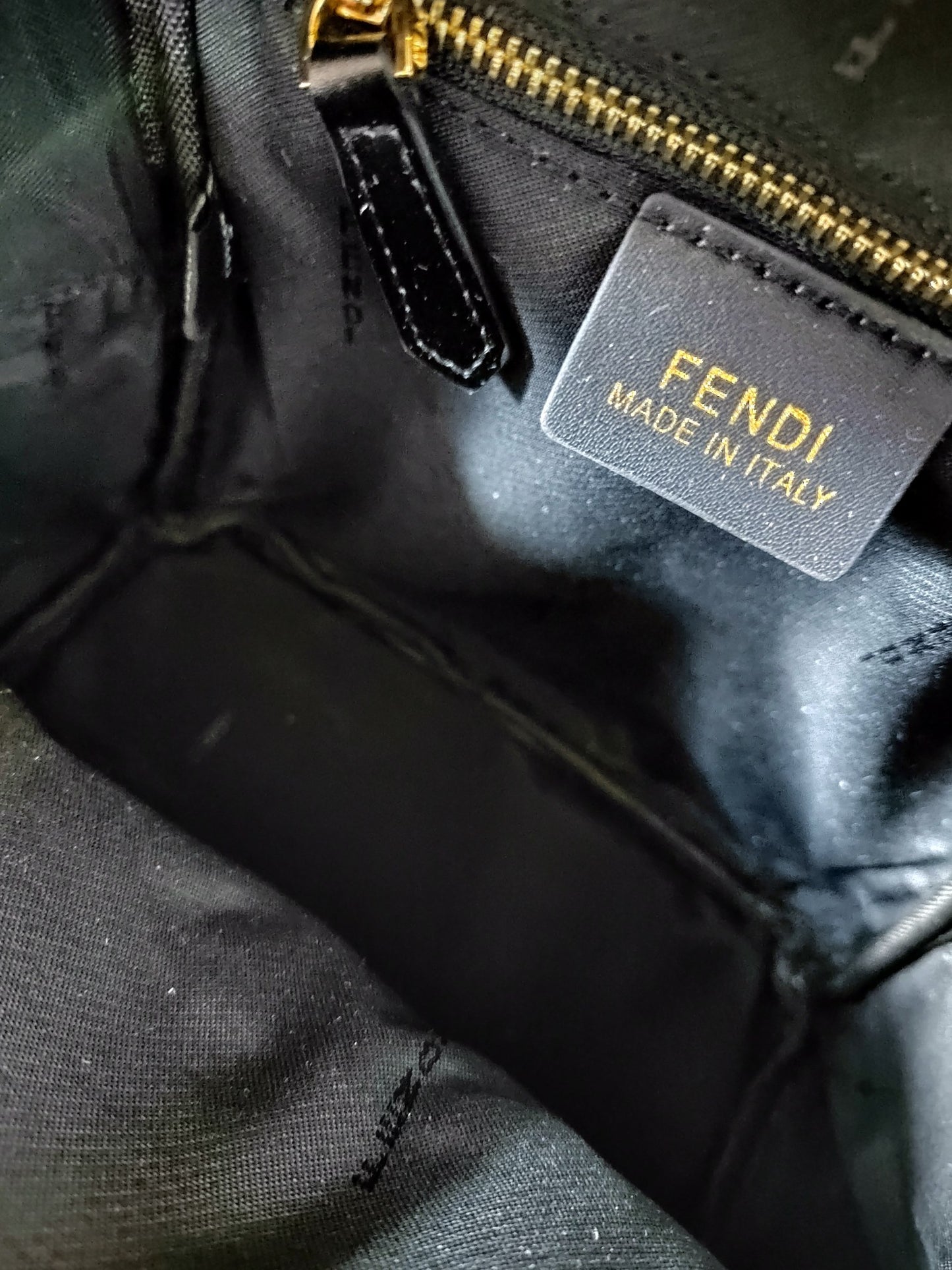 European and American new fashionable and versatile cowhide leather women's high-end feeling, vintage letters, double FF relief handbag backpack