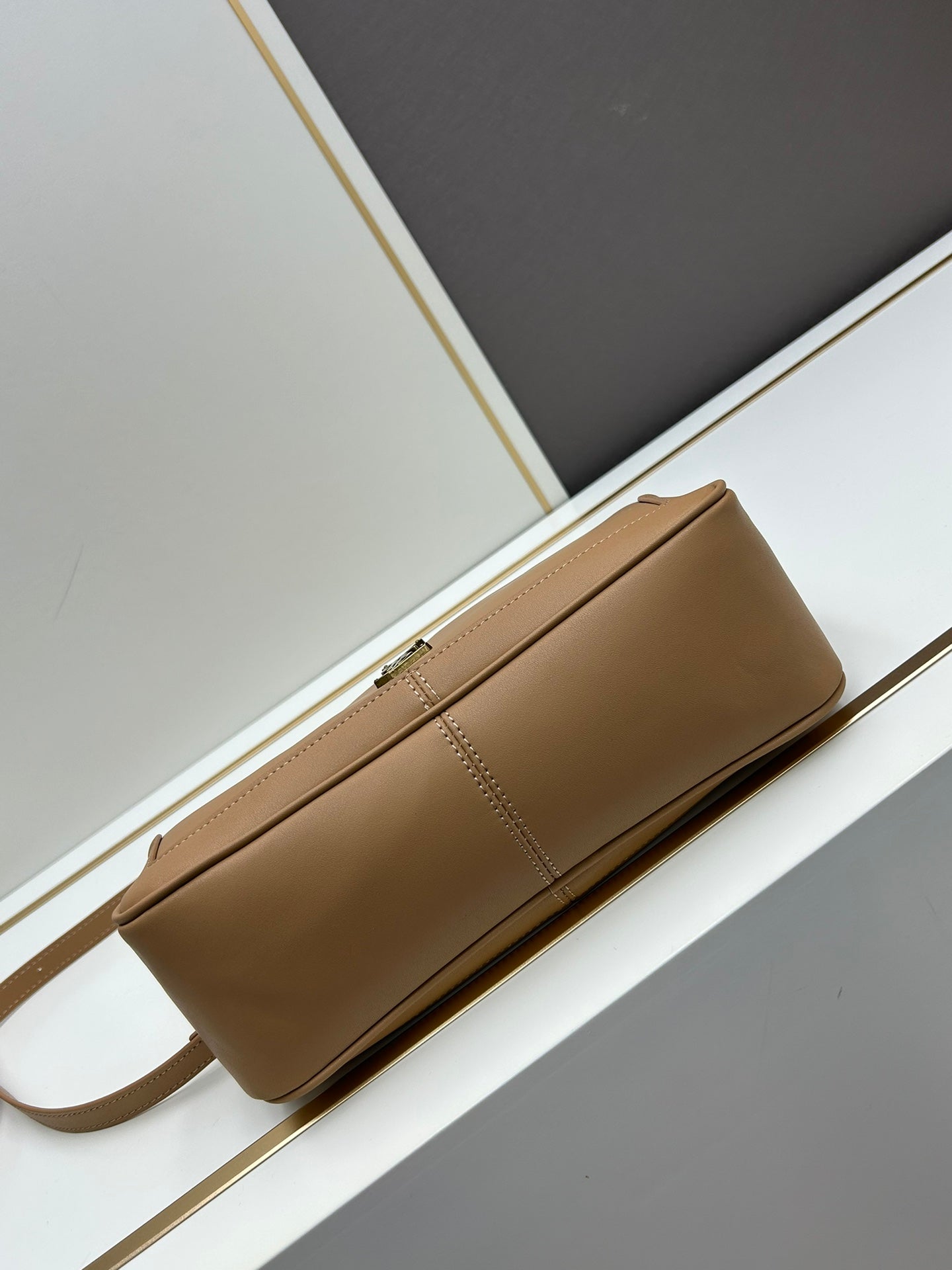 European and American high-quality new fashion trend high-end women's light luxury soft cowhide handbag commuting armpit bag pillow bag shoulder crossbody bag（复制）