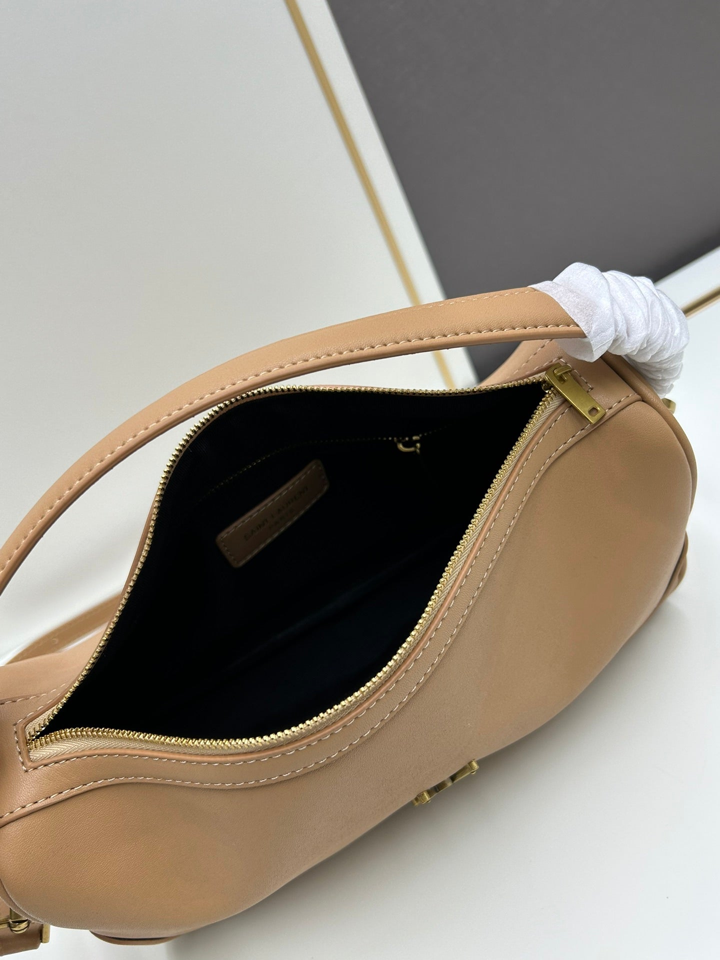 European and American high-quality new fashion trend high-end women's light luxury soft cowhide handbag commuting armpit bag pillow bag shoulder crossbody bag（复制）