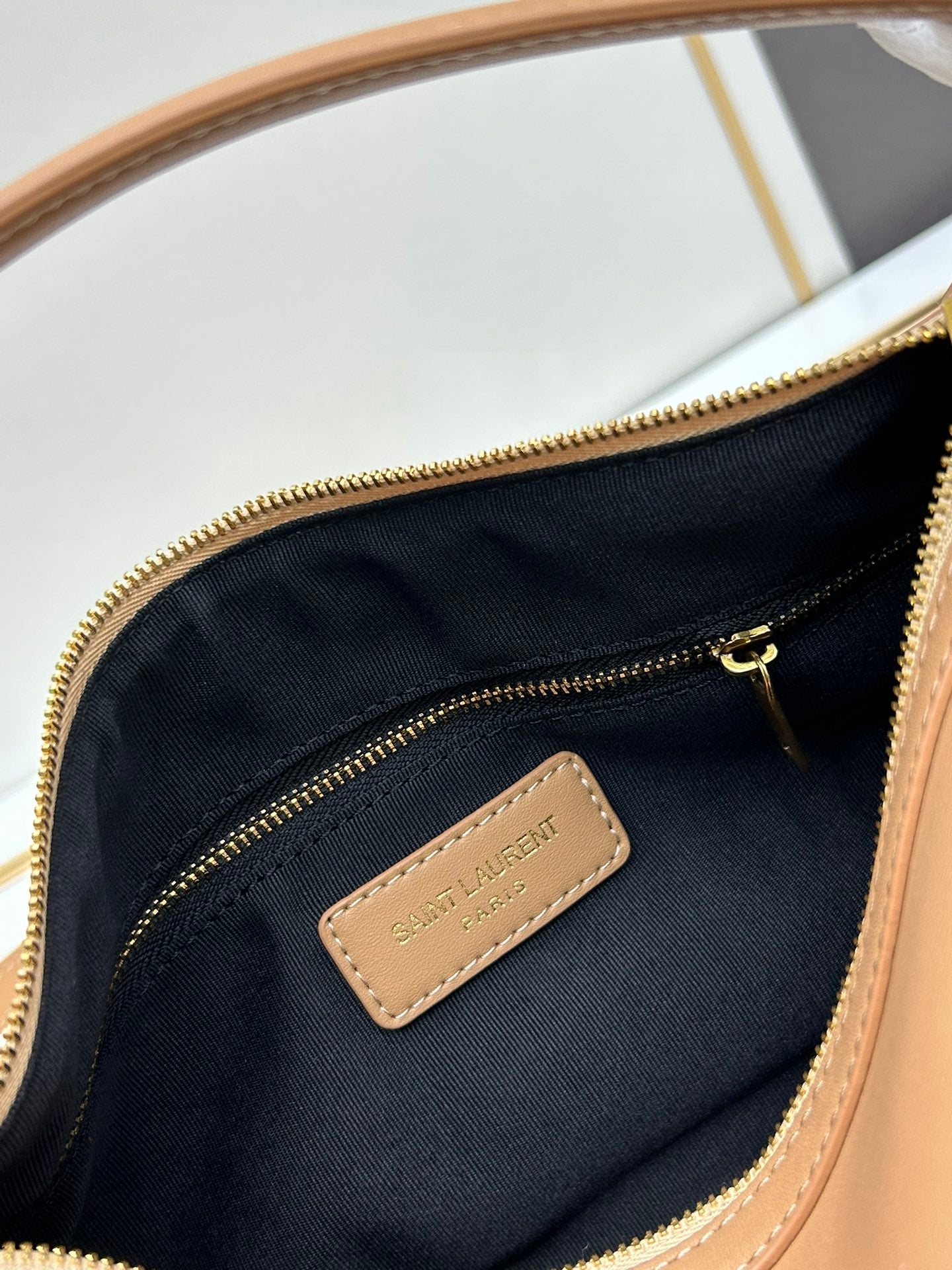European and American high-quality new fashion trend high-end women's light luxury soft cowhide handbag commuting armpit bag pillow bag shoulder crossbody bag（复制）
