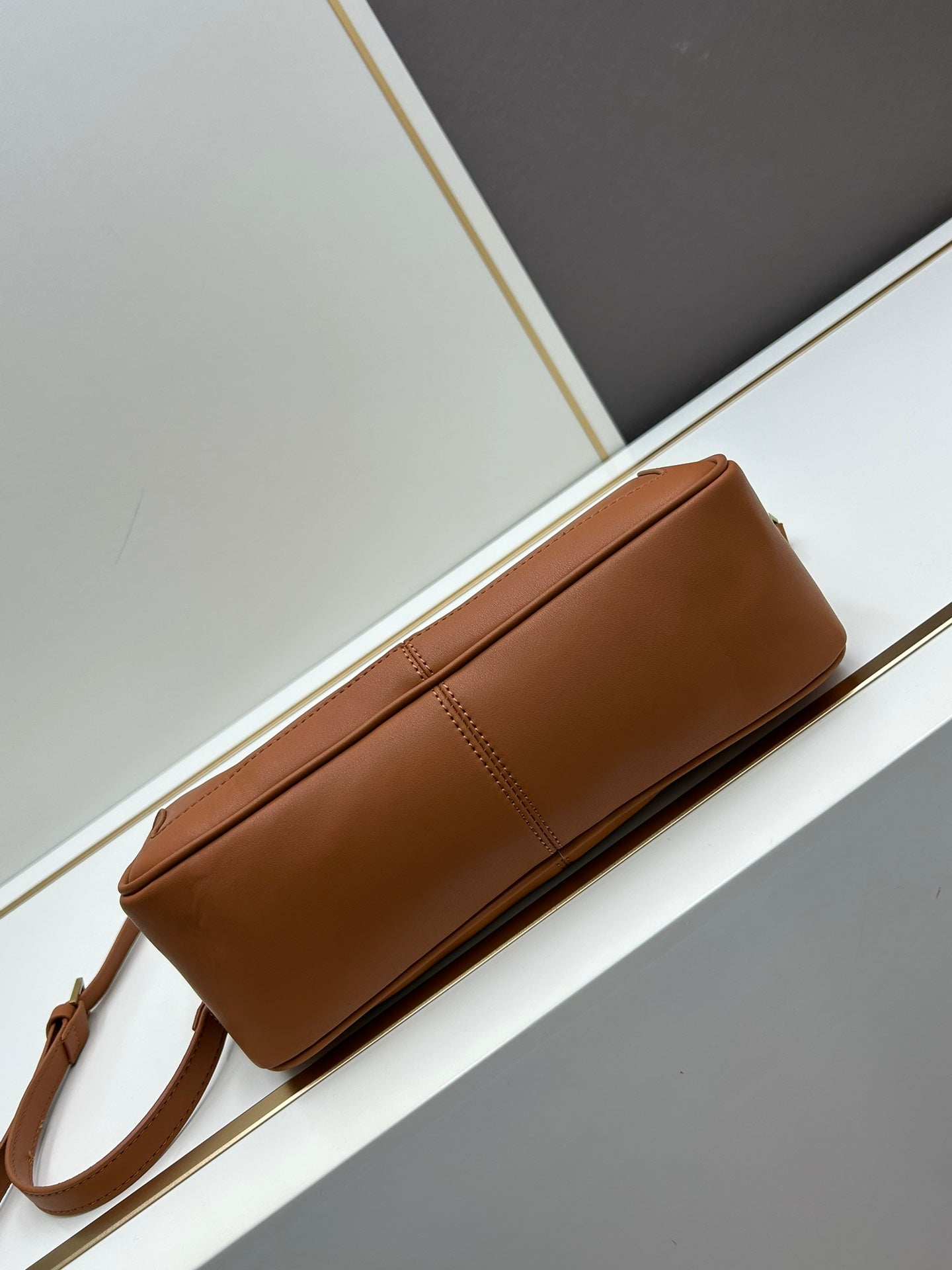 European and American high-quality new fashion trend high-end women's light luxury soft cowhide handbag commuting armpit bag pillow bag shoulder crossbody bag（复制）