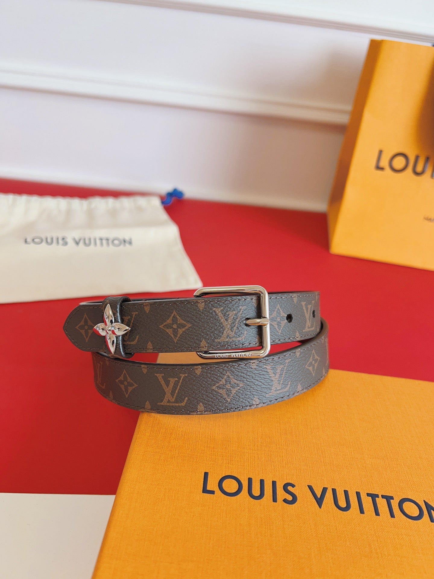 New Pretty  canvas calf leather double-sided belt belt, fashionable and versatile decoration, wide shorts skirt, high-end feeling, paired with jeans belt