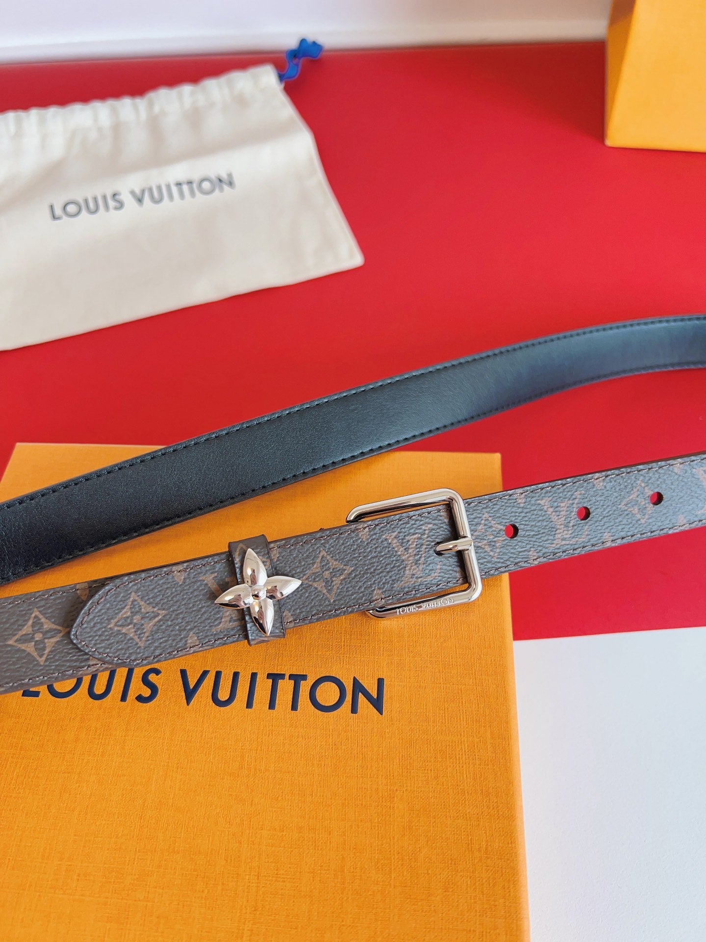 New Pretty  canvas calf leather double-sided belt belt, fashionable and versatile decoration, wide shorts skirt, high-end feeling, paired with jeans belt