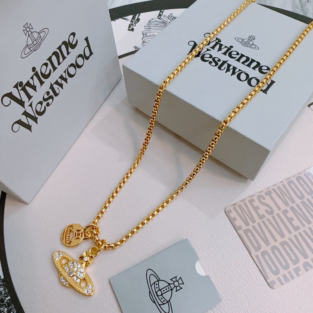 New Fashion Trends  Queen Dowager Saturn 🪐✨ High quality classic Saturn necklace for both men and women!